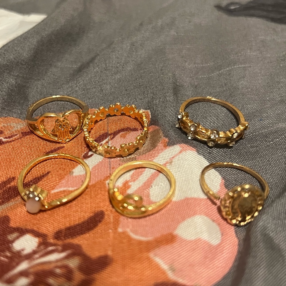 6 Gold rings